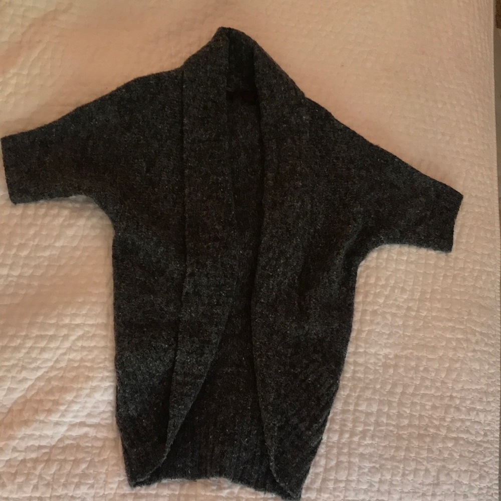 Sweater/shrug